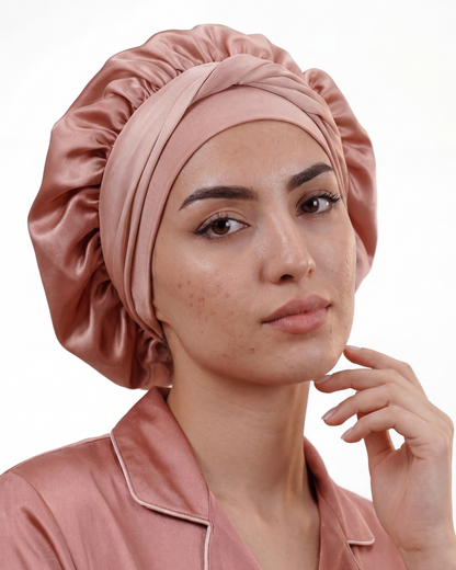 Bonnet en satin de soie ajustable