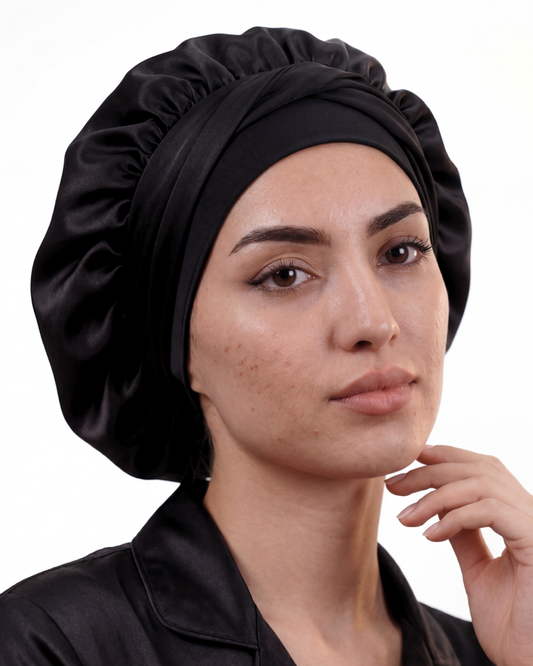 Bonnet en satin de soie ajustable
